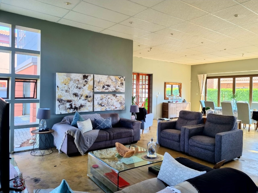 4 Bedroom Property for Sale in Roylglen Gardens Northern Cape